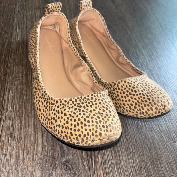Universal thread size 7 animal print ballet flats - Picture 2 of 7